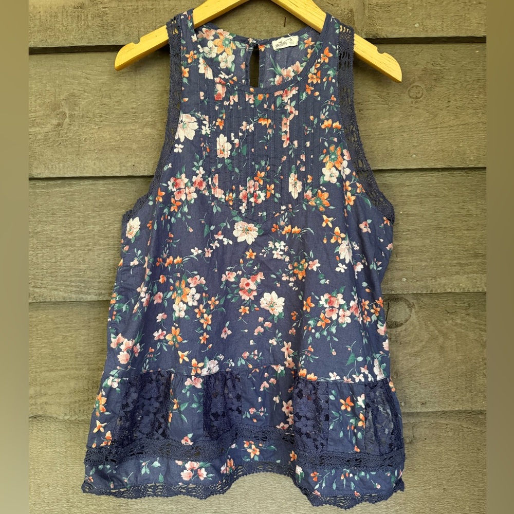 2013 Hollister blue floral and lace tank top